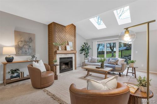 2330 Seven Pines Dr, Saint Louis, MO, 63146-2249 | Card Image