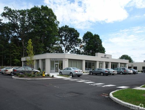 117 Executive Dr, New Windsor, NY, 12553-5547 | Card Image