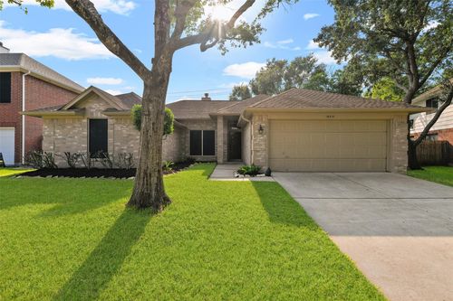 16010 Cedar Gully Dr, Friendswood, TX, 77546-3183 | Card Image