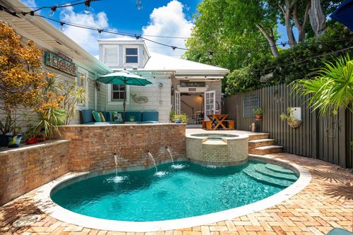907 United St, Key West, FL, 33040-3248 | Card Image