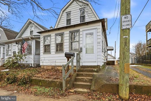 82 Central Ave, MORRISVILLE, PA, 19067-6244 | Card Image