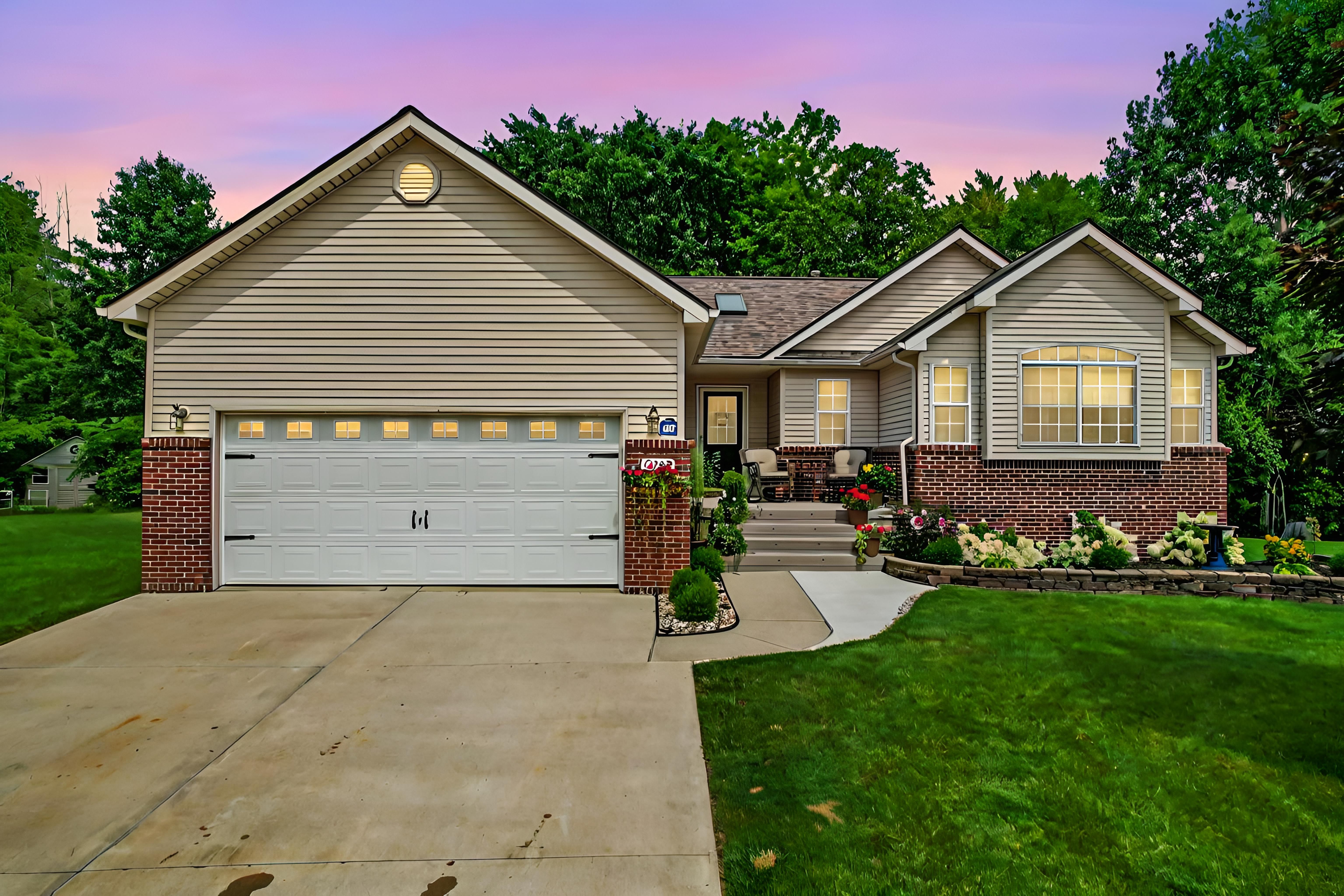 Hickory Trl, Grand Blanc, MI 48439