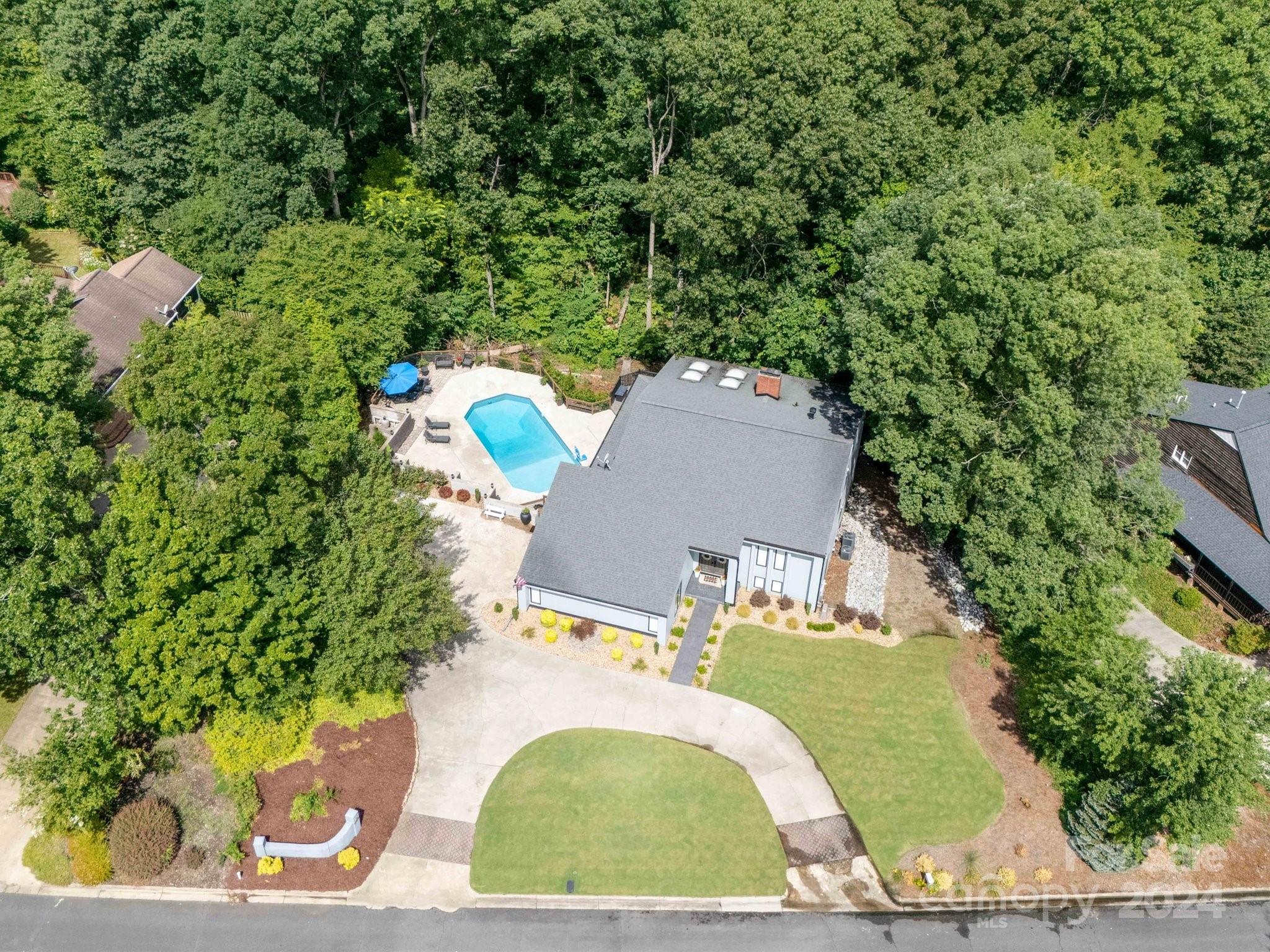 18 Pickett Avenue, For Sale in Spencer Zoocasa