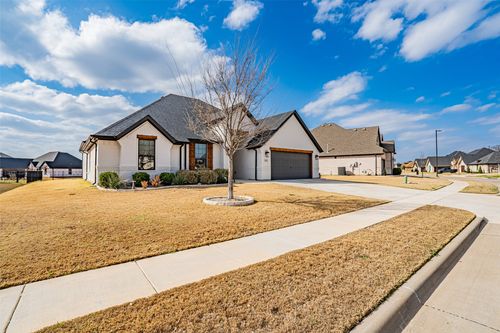 2039 Spieth Street, Granbury, TX, 76048 | Card Image