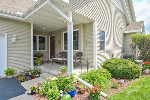 635 Darcy Ln, Whitewater, WI, 53190-2217 | Card Image