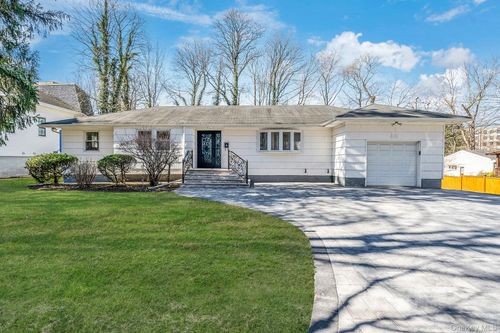 45 Roslyn Rd, Roslyn Heights, NY, 11577-1312 | Card Image