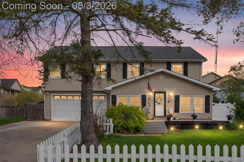 415 Leon Rd, Walled Lake, MI, 48390-3529 | Card Image