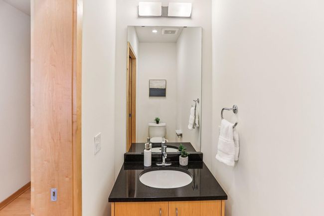 17-web-or-mls-W Lake St 305-S0709-017.jpg | Image 14