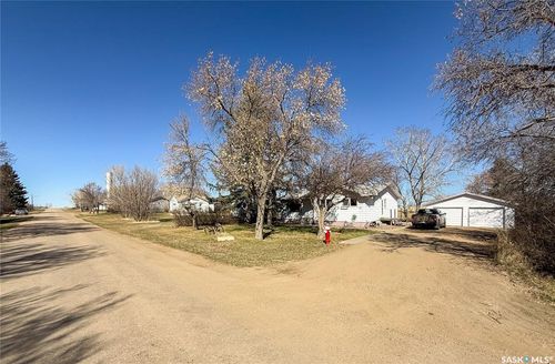 208 1st St E, Climax, SK, S0N0A7 | Card Image