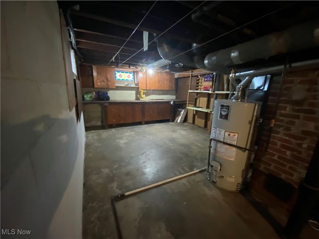 BUILT IN WORKBENCH AREA WITH CABINETS | Image 39