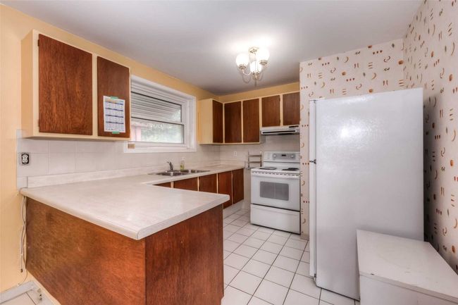 20 Lamella Rd, House other with 3 bedrooms, 2 bathrooms and 5 parking in Etobicoke ON | Image 11