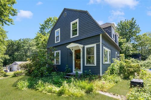 320 Railroad Ave, Saunderstown, RI, 02874-1814 | Card Image