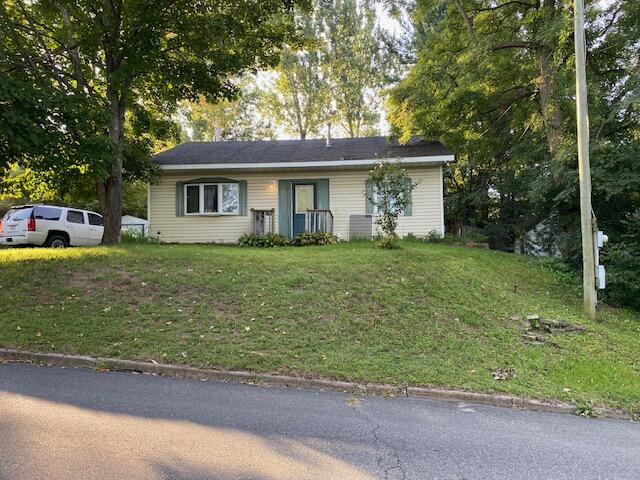 Kent St, Keeseville, NY 12944
