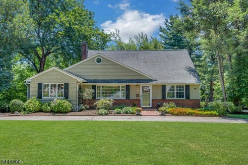 18 Yorke Rd, Mountain Lakes, NJ, 07046-1444 | Card Image