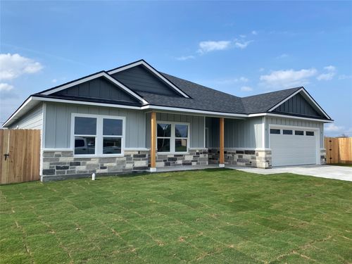 605 Cactus St, Giddings, TX, 78942 | Card Image