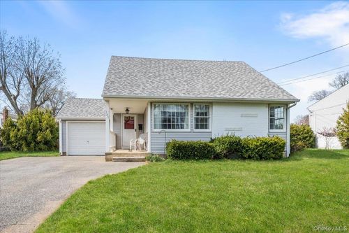 145 Raleigh Ln, West Islip, NY, 11795-2224 | Card Image
