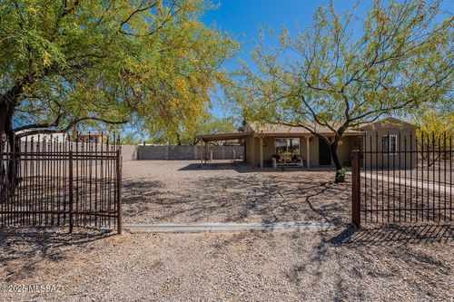 3250 E 24th St, Tucson, AZ, 85713-2203 | Card Image