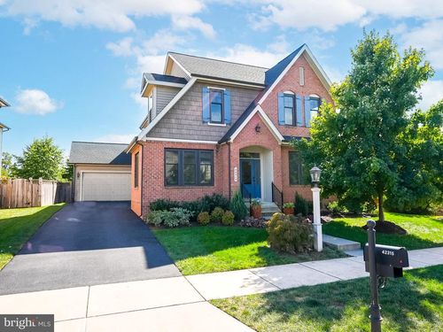 42315 Spring Dew Dr, BRAMBLETON, VA, 20148-5716 | Card Image