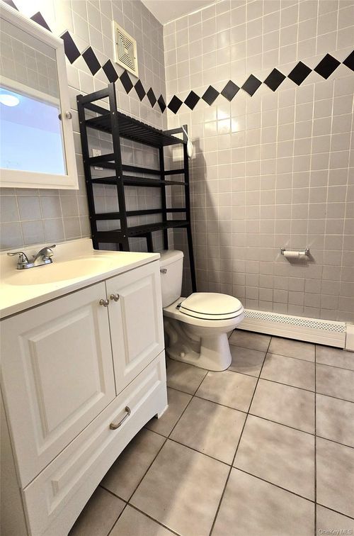 apt-1f-29-17 31st Ave, Astoria, NY, 11106-2847 | Card Image