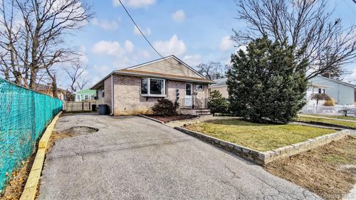 19 7th St, Bayville, NY, 11709-2430 | Card Image