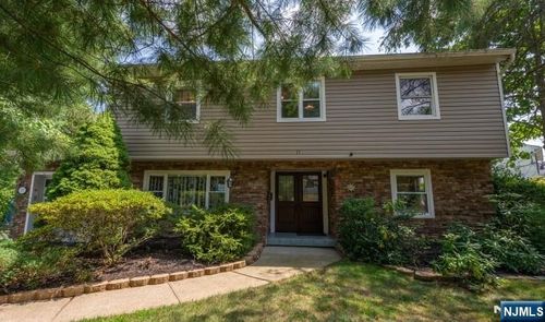 17 Clifford Dr, Wayne, NJ, 07470-3501 | Card Image