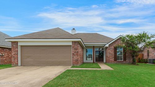 102 Doe Ln, Broussard, LA, 70518-5242 | Card Image