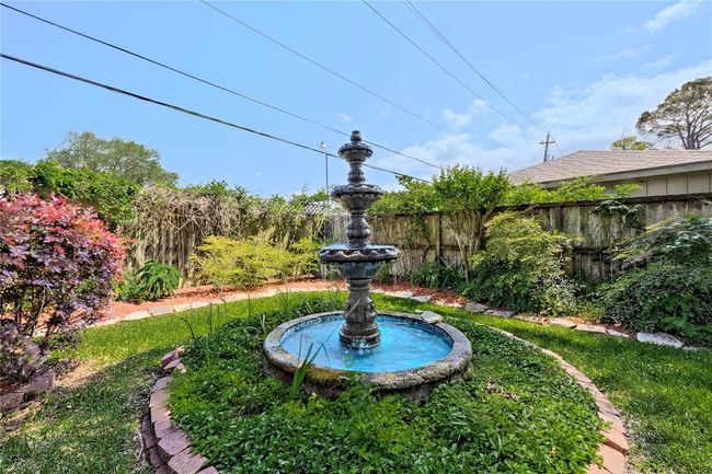 Gorgous Working Fountain in Backyard | Image 26