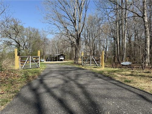 152 Paw Paw Ln, Mocksville, NC, 27028-6747 | Card Image