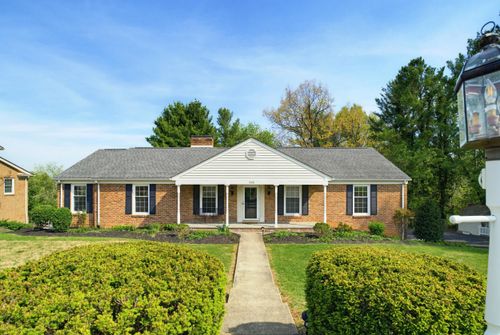 505 Victoria Dr, STAUNTON, VA, 24401-2148 | Card Image