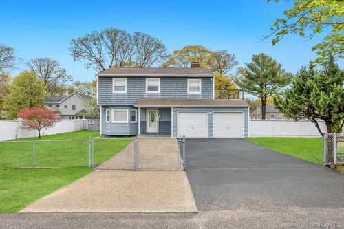 25 Gould Rd, Centereach, NY, 11720-2136 | Card Image