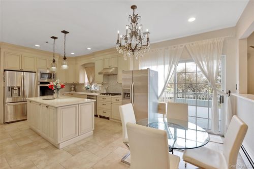 708 Park Ln, Cedarhurst, NY, 11516-1040 | Card Image