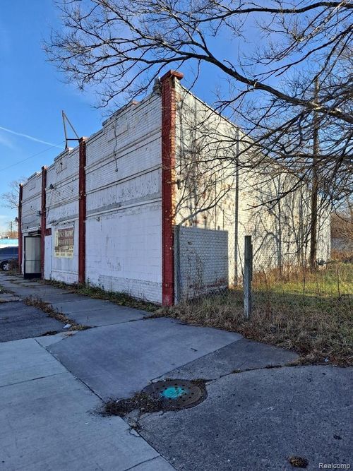 12632 Mcnichols Rd, Detroit, MI, 48205-3355 | Card Image
