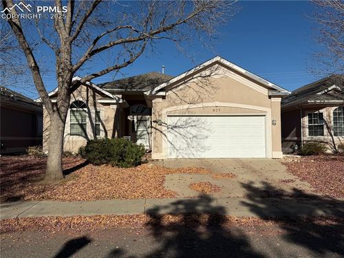 927 Champion Cir, Longmont, CO, 80503-3668 | Card Image