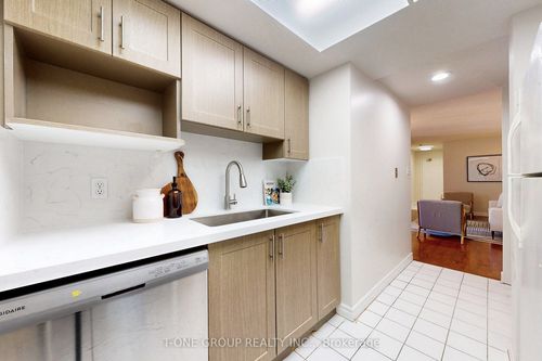 808-2550 Lawrence Ave E, Scarborough, ON, M1P4Z3 | Card Image