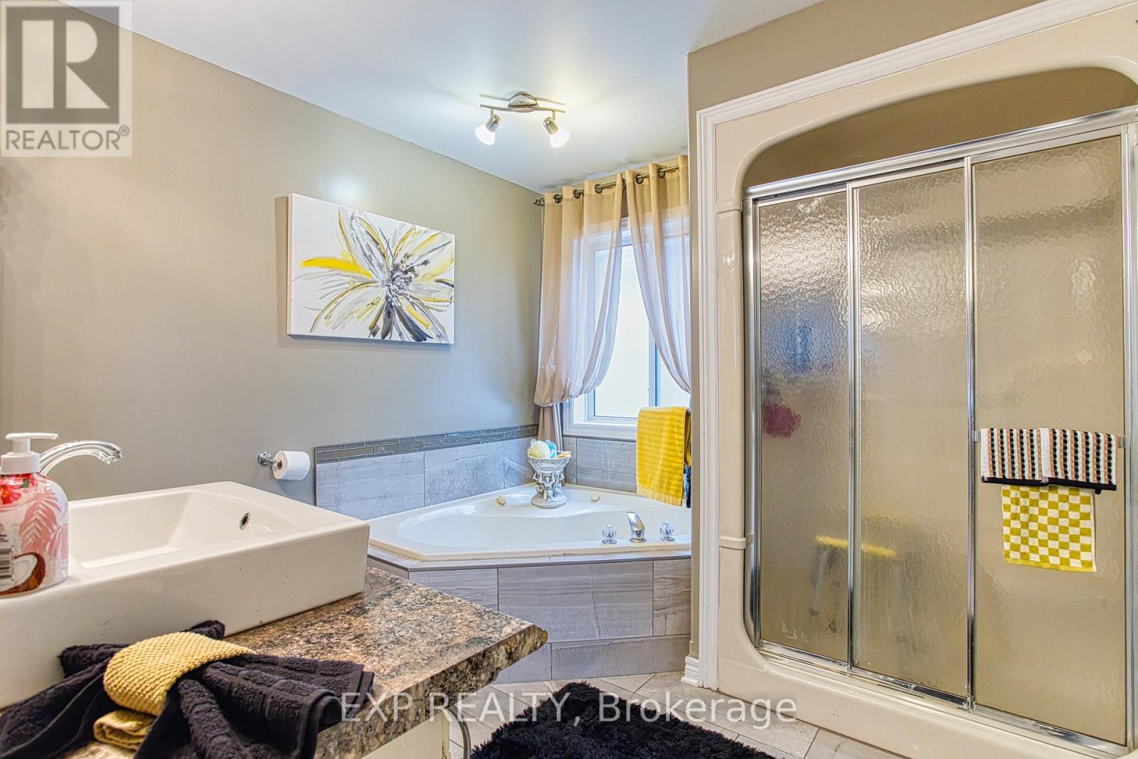 Residential in Niagara Falls (Forestview) 4