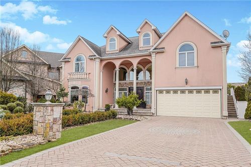 90 Giegerich Ave, Staten Island, NY, 10307-2097 | Card Image