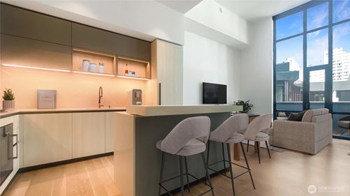 209-889 Avenue Sq Ne, Bellevue, WA, 98004 | Card Image