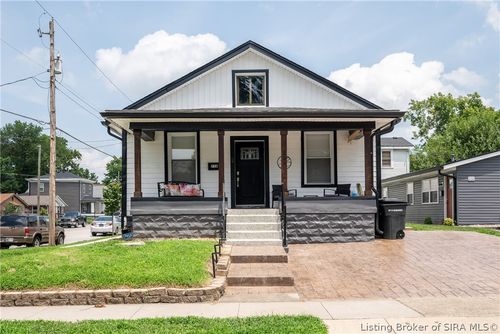 236 Meigs Ave, Jeffersonville, IN, 47130-3946 | Card Image