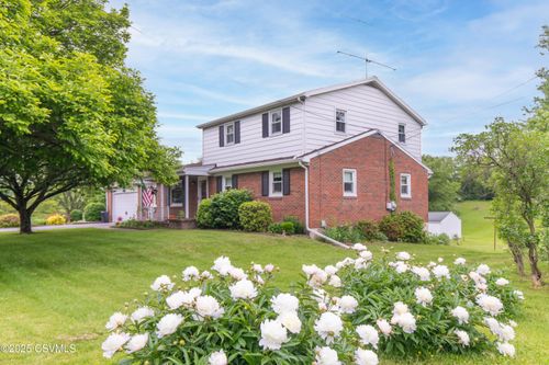 2256 Crossroads Dr, Lewisburg, PA, 17837-7421 | Card Image