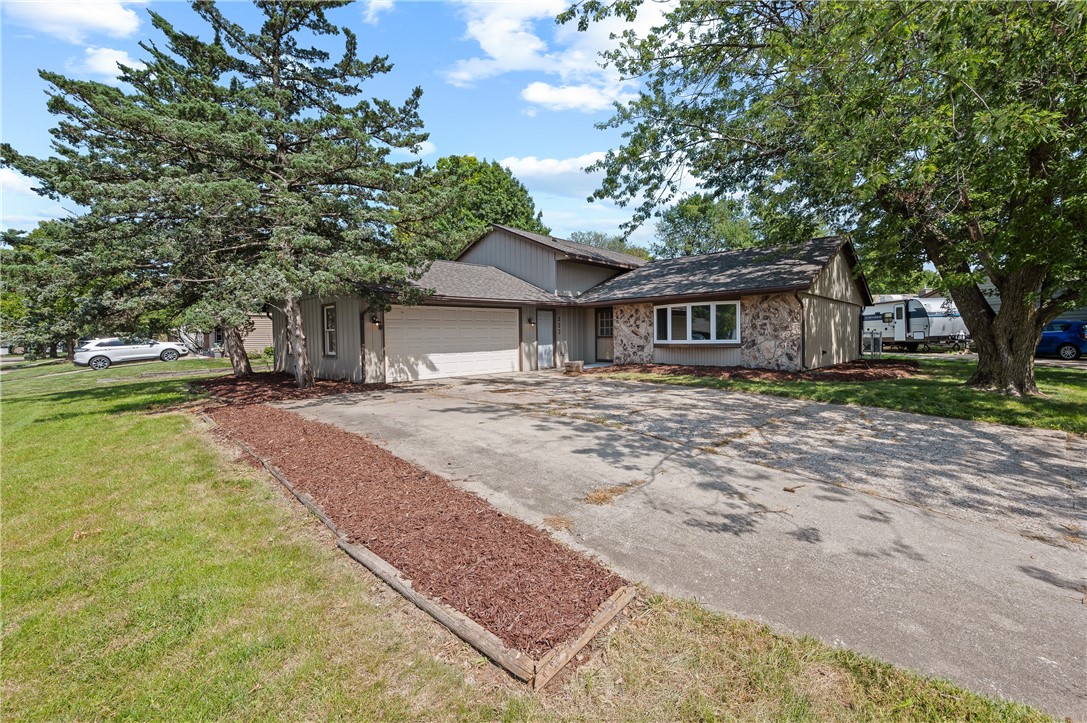 Stratford Ln, Ankeny, IA 50023