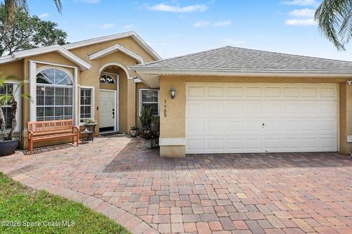 3900 Saint Armens Cir, Melbourne, FL, 32934-8354 | Card Image