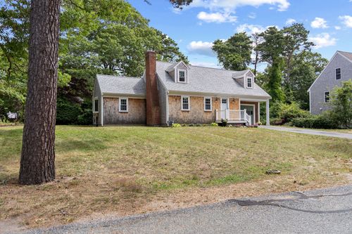 9 Roberta Dr, West Yarmouth, MA, 02673-3435 | Card Image