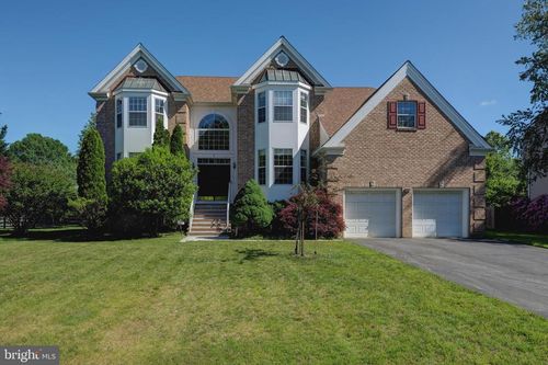 5 Pierce Rd, East Windsor, NJ, 08520-2450 | Card Image