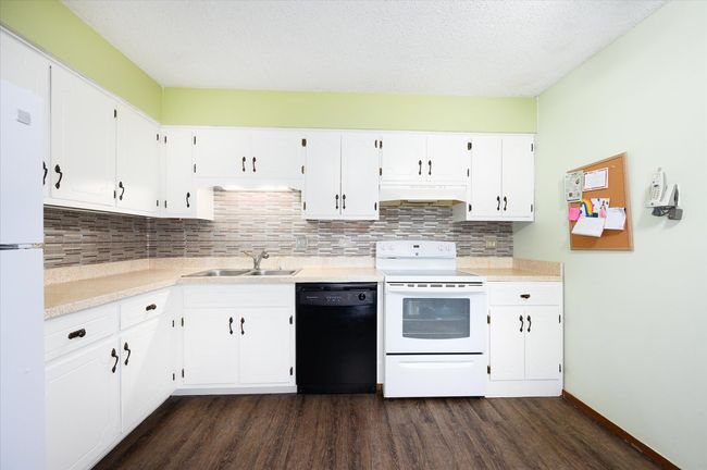 UNIT-1D - 214 Madison St, Home with 2 bedrooms, 1 bathrooms and 2 parking in Joliet IL | Image 5
