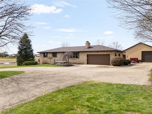 13671 Kent Ave Ne, Hartville, OH, 44632-8514 | Card Image