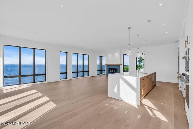 Open Concept Floorplan w/ Stunning Waterviews | Image 10