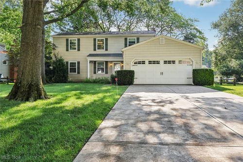395 Bates Dr, Bay Village, OH, 44140-1420 | Card Image