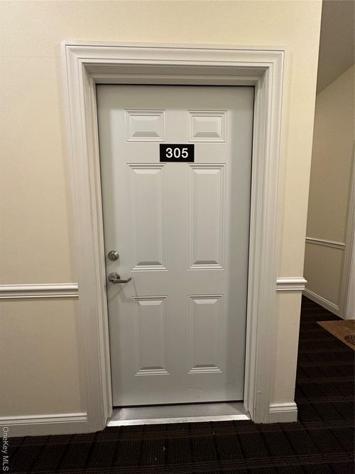 apt-305-161-157 Post Ave, Westbury, NY, 11590-3460 | Card Image