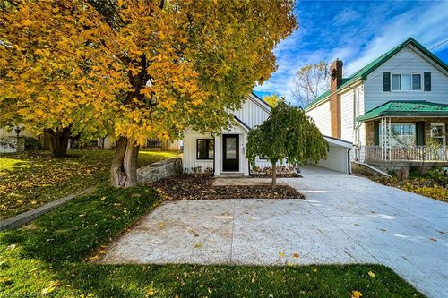 654 W 5th St, Hamilton, ON, L9C3R2 | Card Image