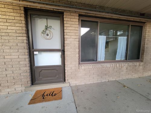 128-995 N Cass Lake Rd, Waterford, MI, 48328-2376 | Card Image
